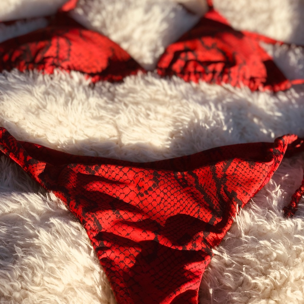 Bathing suits - Picture 2 of 3